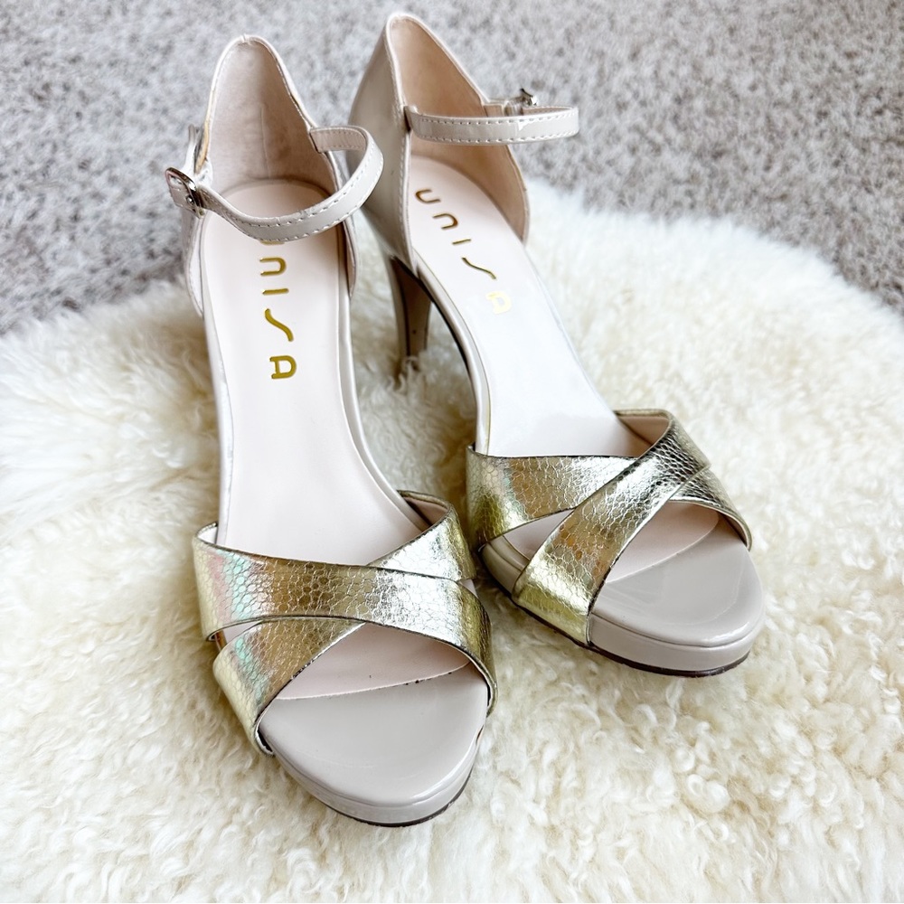 Excellent condition UNISA tan and metallic gold heels size 8.5